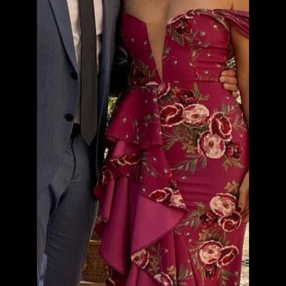 ISO long shot does but can anyone indenting dress